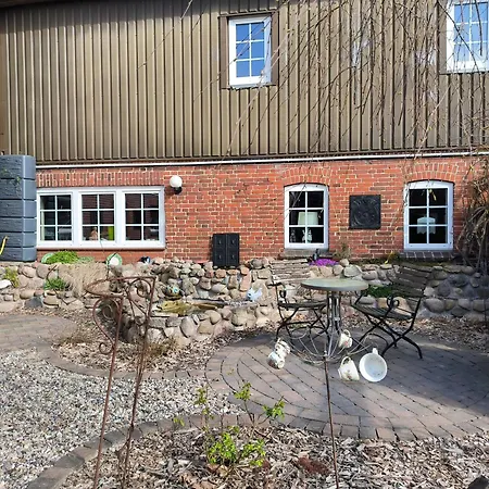 Hilde - Gemuetliche Und Moderne Bei Der Porzellanboerse * 한데비트