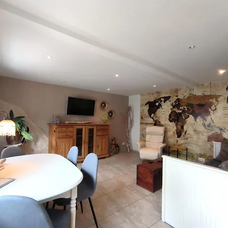 Hilde - Gemuetliche Und Moderne Bei Der Porzellanboerse *