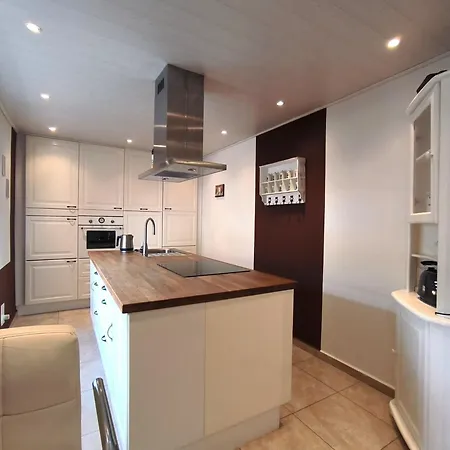 Hilde - Gemuetliche Und Moderne Bei Der Porzellanboerse 한데비트