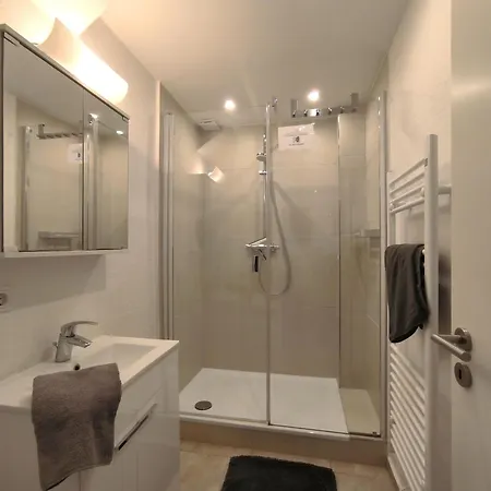 Hilde - Gemuetliche Und Moderne Bei Der Porzellanboerse