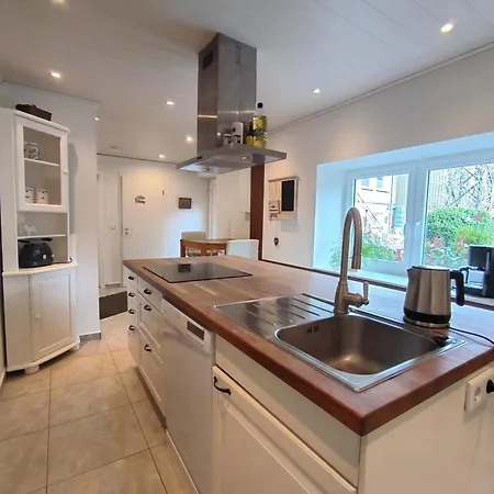 Hilde - Gemuetliche Und Moderne Bei Der Porzellanboerse *